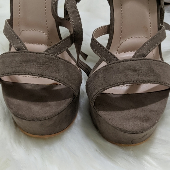 EUC ~ HEART'S Chunky Heel Platform Sandals - Picture 2 of 7